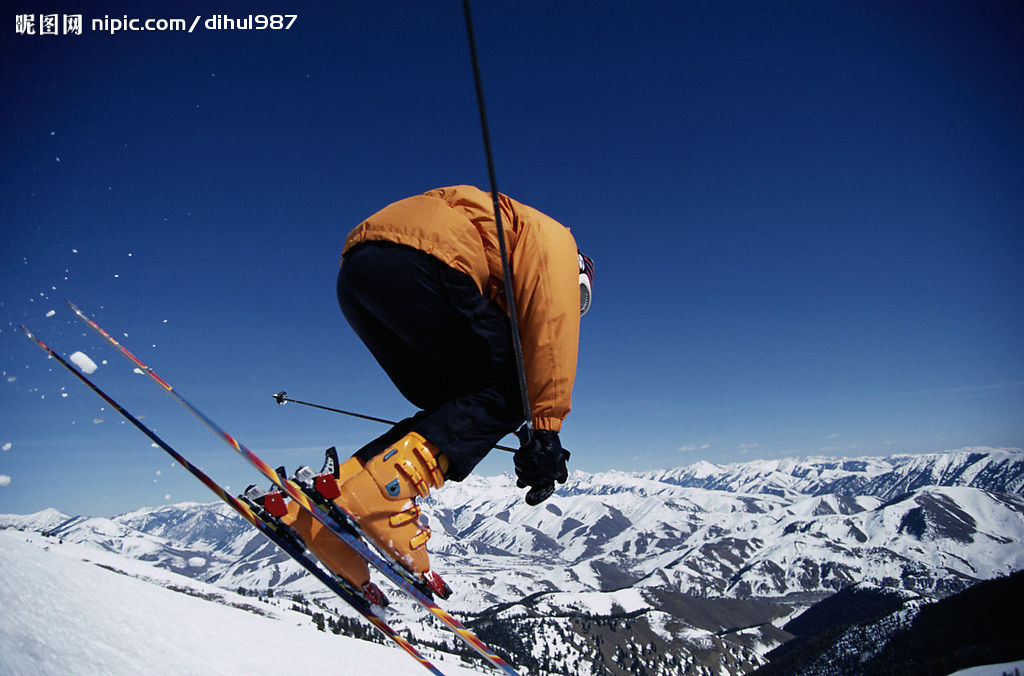 行深入分析 行深入分析